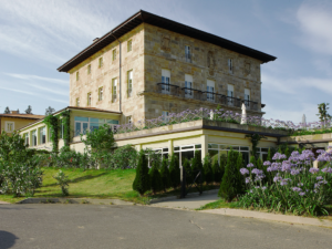 The new centenarian palace