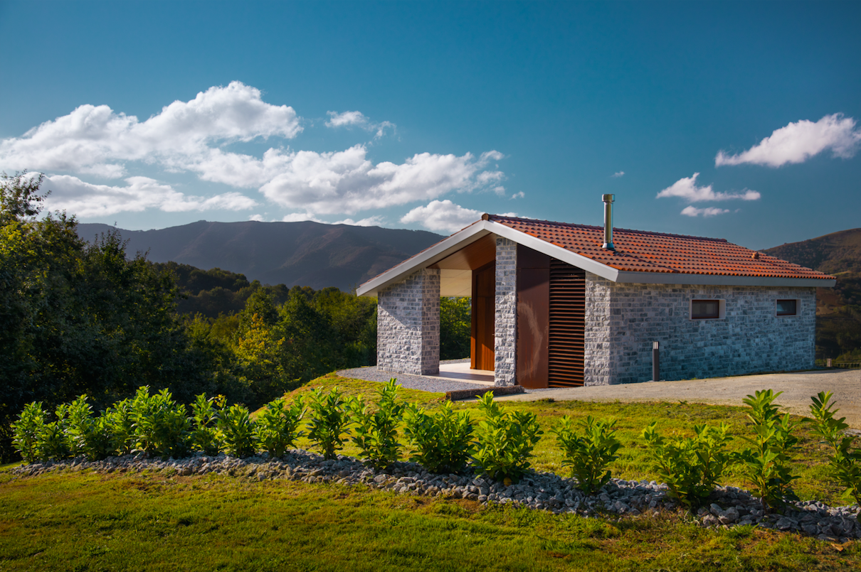 Twenty-first century forest cottages with a jacuzzi and private helipad