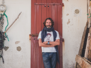 Entrevistamos a Frédéric Beigbeder, l’enfant terrible de Francia, en su nuevo hogar: el País Vasco francés