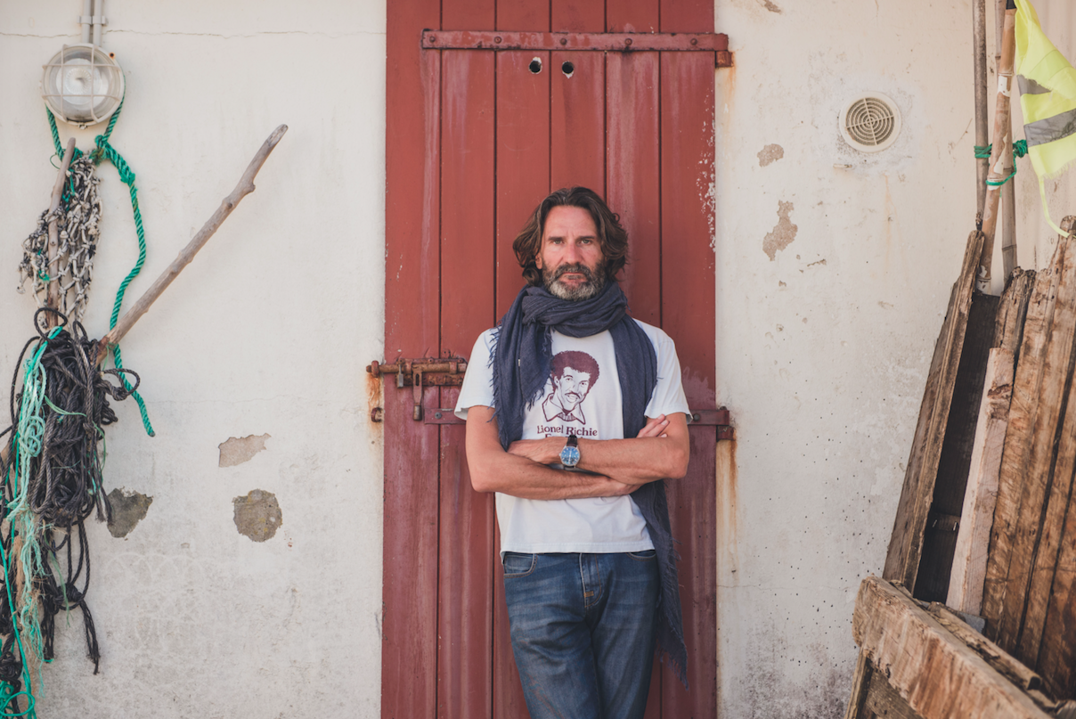 Entrevistamos a Frédéric Beigbeder, l’enfant terrible de Francia, en su nuevo hogar: el País Vasco francés