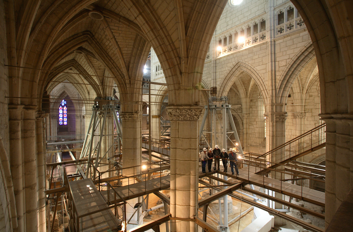 Subirse a un andamio en la catedral de Vitoria, y otras experiencias premium del País Vasco