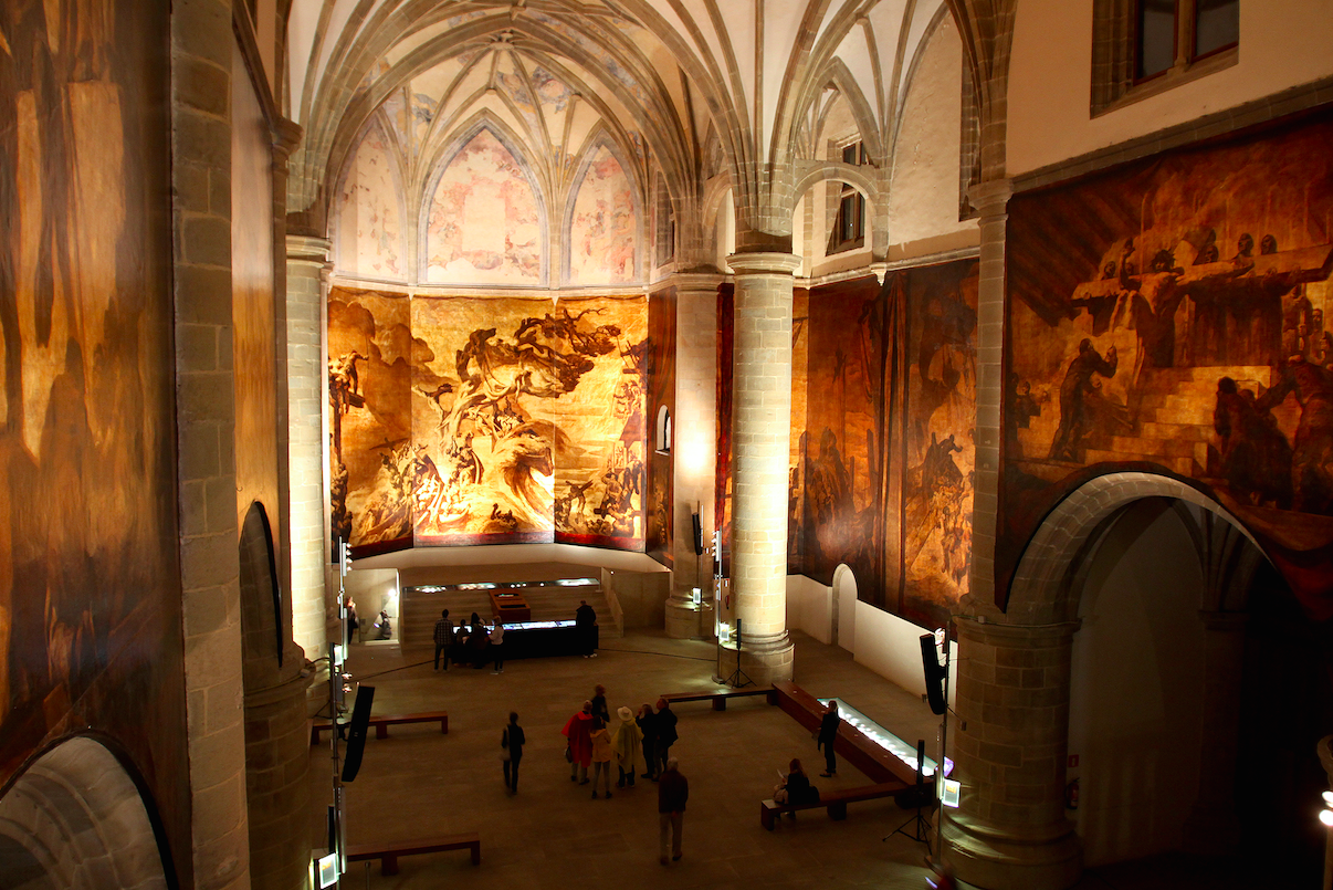 The paintings that decorate a sixteenth-century Dominican Convent and a cloister in Elizabethan style are among San Sebastián’s main cultural jewels