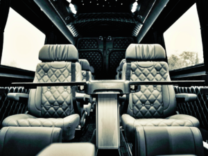 Uniqê presents its new minivan, which looks like a private jet