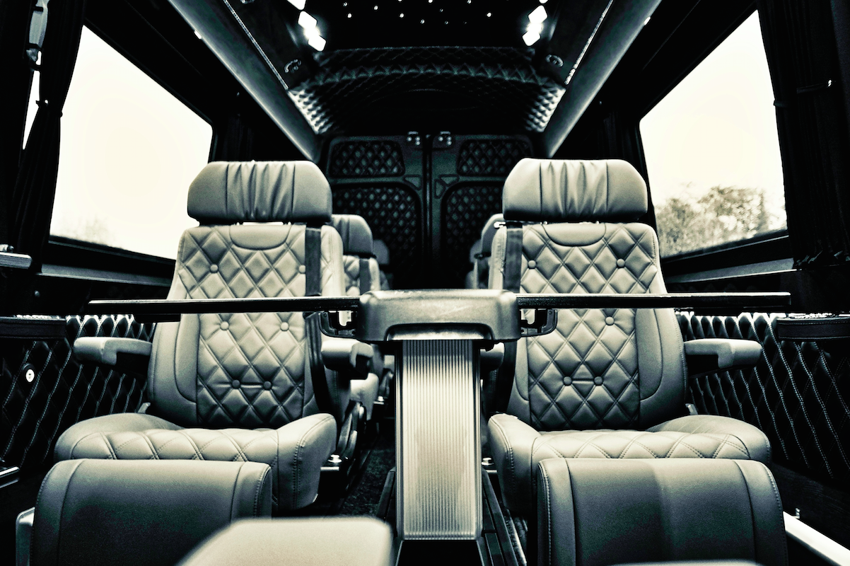 Uniqê presents its new minivan, which looks like a private jet