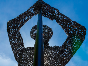 Víctor Goikoetxea recovers the historical memory of a lost profession through sculpture