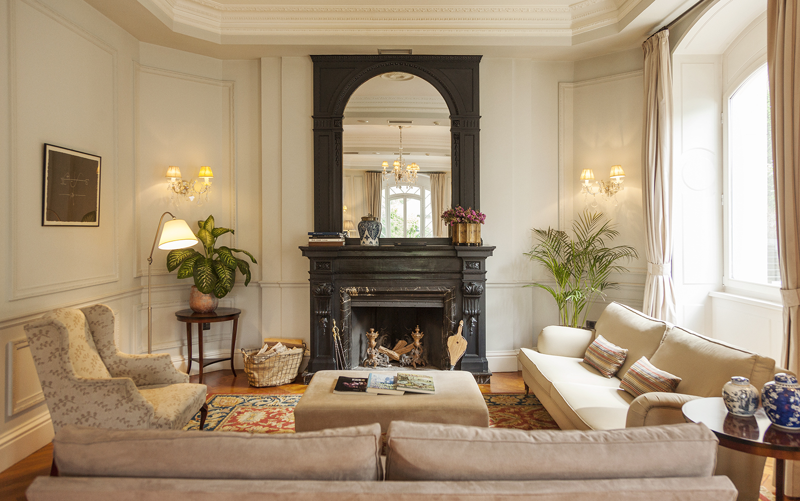 The Villa Soro Hotel provides us with the key aspects we need to hold a 21st-century company meeting in an aristocratic estate from the early twentieth-century