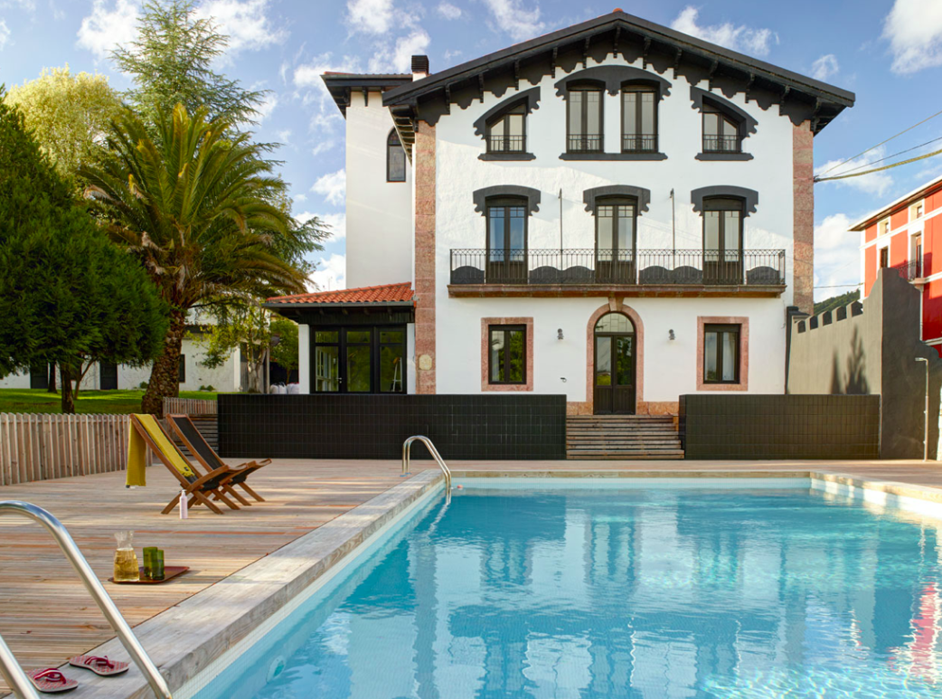 We enter the most exclusive holiday villa in Biscay: it is in Urdaibai and dates back to 1830