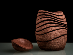 Neither Limoges porcelain nor glassware by Baccarat: the luxury tableware of the Basque Country is made of stone