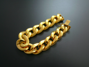 Shopping guide: signature jewelry created by hand in San Sebastián