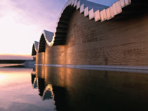 Si le gusta el buen vino, le interesará ser miembro de este selecto club