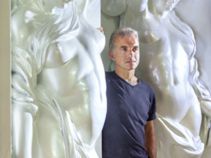 Víctor Goikoetxea hace una demostración de la pluralidad de la expresión artística