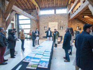 La baronesa Ariane de Rothschild, el empresario Maximilian Riedel, el escritor Frédéric Beigbeder y el director de Guggenheim Bilbao, Juan Ignacio Vidarte, participan en la publicación de la revista BASQUE LUXURY MAGAZINE 2022