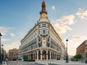 We visit Four Seasons Hotel Madrid, the only hotel in Spain belonging to the Four Seasons chain