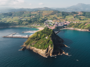 We visit Getaria, the birthplace of Cristóbal Balenciaga and Juan Sebastián Elkano