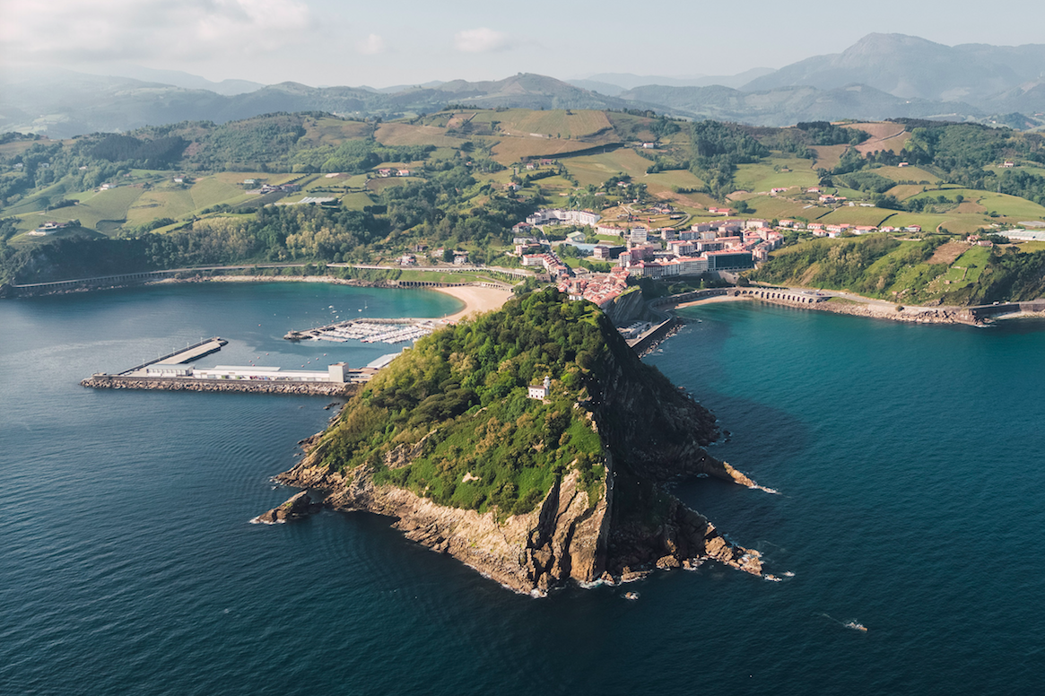 We visit Getaria, the birthplace of Cristóbal Balenciaga and Juan Sebastián Elkano