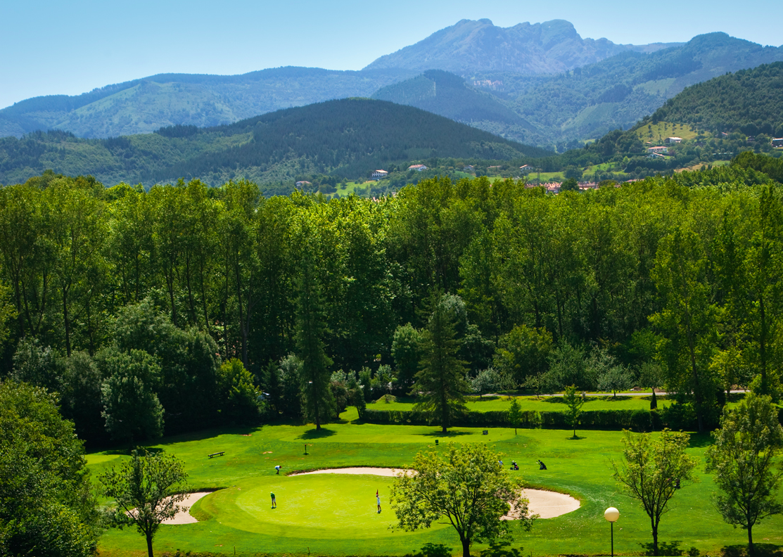 Si quiere jugar al golf en el País Vasco, este artículo le interesará
