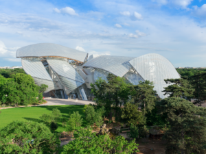 Visitamos París de la mano de uno de los escritores que mejor ha narrado la vida parisina: Frédéric Beigbeder