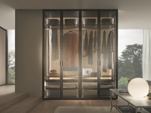 Giuseppe Bavuso, uno de los arquitectos y diseñadores más prominentes del mundo, firma el armario Cover Freestanding de Rimadesio