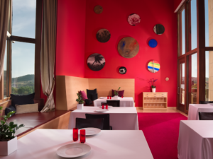 Marqués de Riscal: a gourmet hotel with a Michelin star