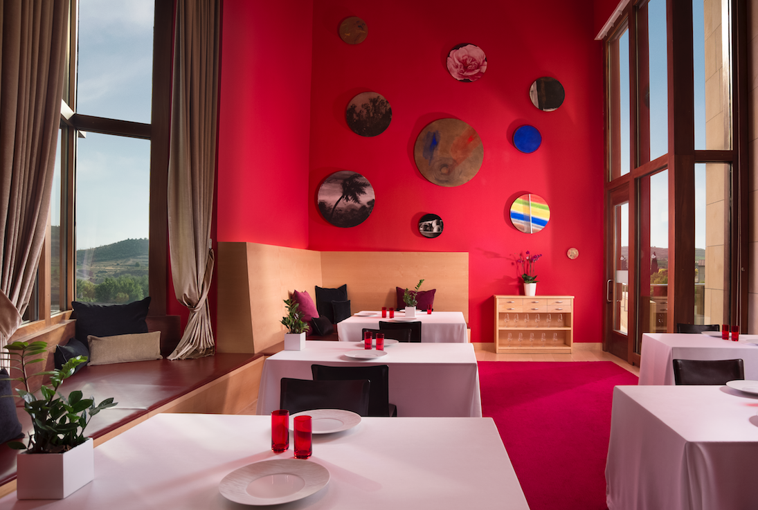 Marqués de Riscal: a gourmet hotel with a Michelin star