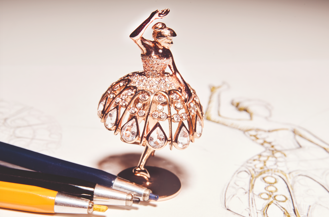 Alex Vallejo pays tribute to “The Steadfast Tin Soldier” with the creation of a dancer in rose gold, diamonds, and white quartz and a silver and diamond soldier
