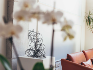 We visit the exposition “Figures and Abstraction: Evolution in Gravitational Space” by José Zugasti