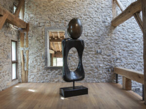 Miró en Zabalaga: la nueva exposición en Chillida Leku que refleja la amistad entre Joan Miró y Eduardo Chillida