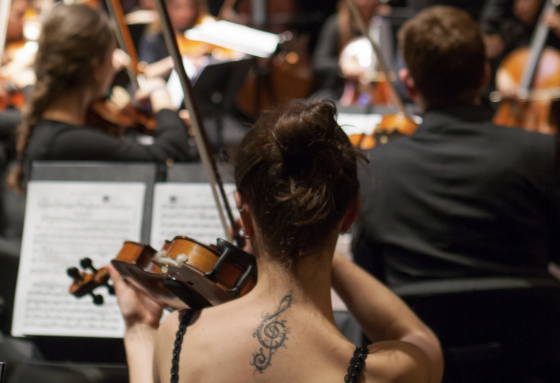 La Orquesta Sinfónica Universidad de Navarra y la Orquesta Juvenil Nacional del Sodre ofrecen un concierto el 30 de agosto en el teatro del MUN