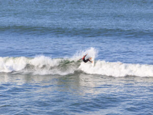 256 kilometers of coastline, 40 beaches, and 50 waves: the perfect formula to enjoy the sea while discovering the Basque Country
