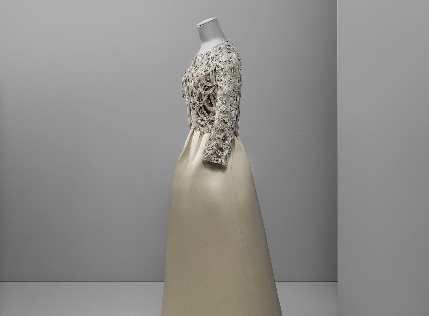 Balenciaga: todo lo que necesita saber sobre el gran genio vasco de los volúmenes improbables y las costuras perfectas