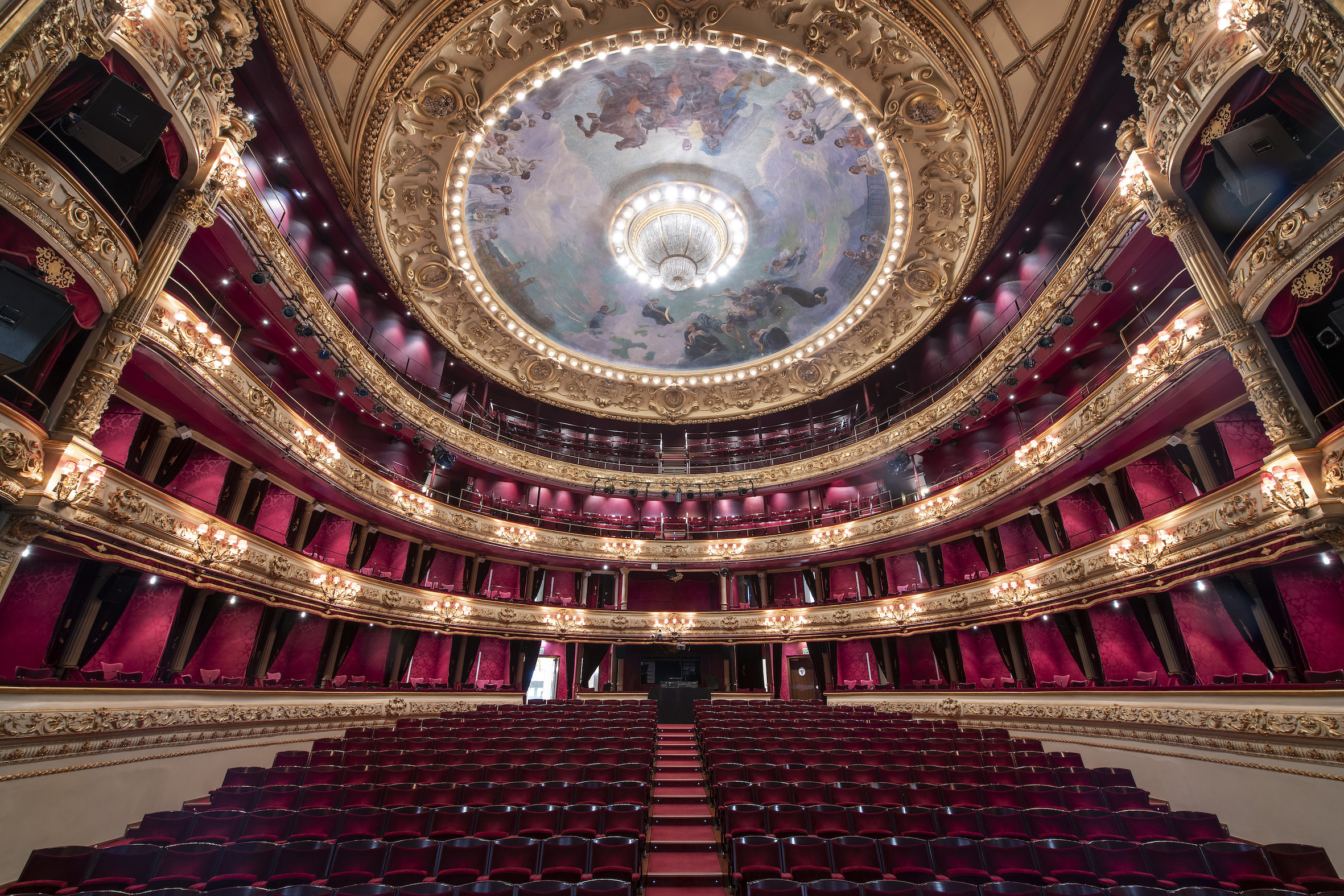 Teatro Victoria Eugenia: carácter monumental y toneladas de historia al servicio de la cultura
