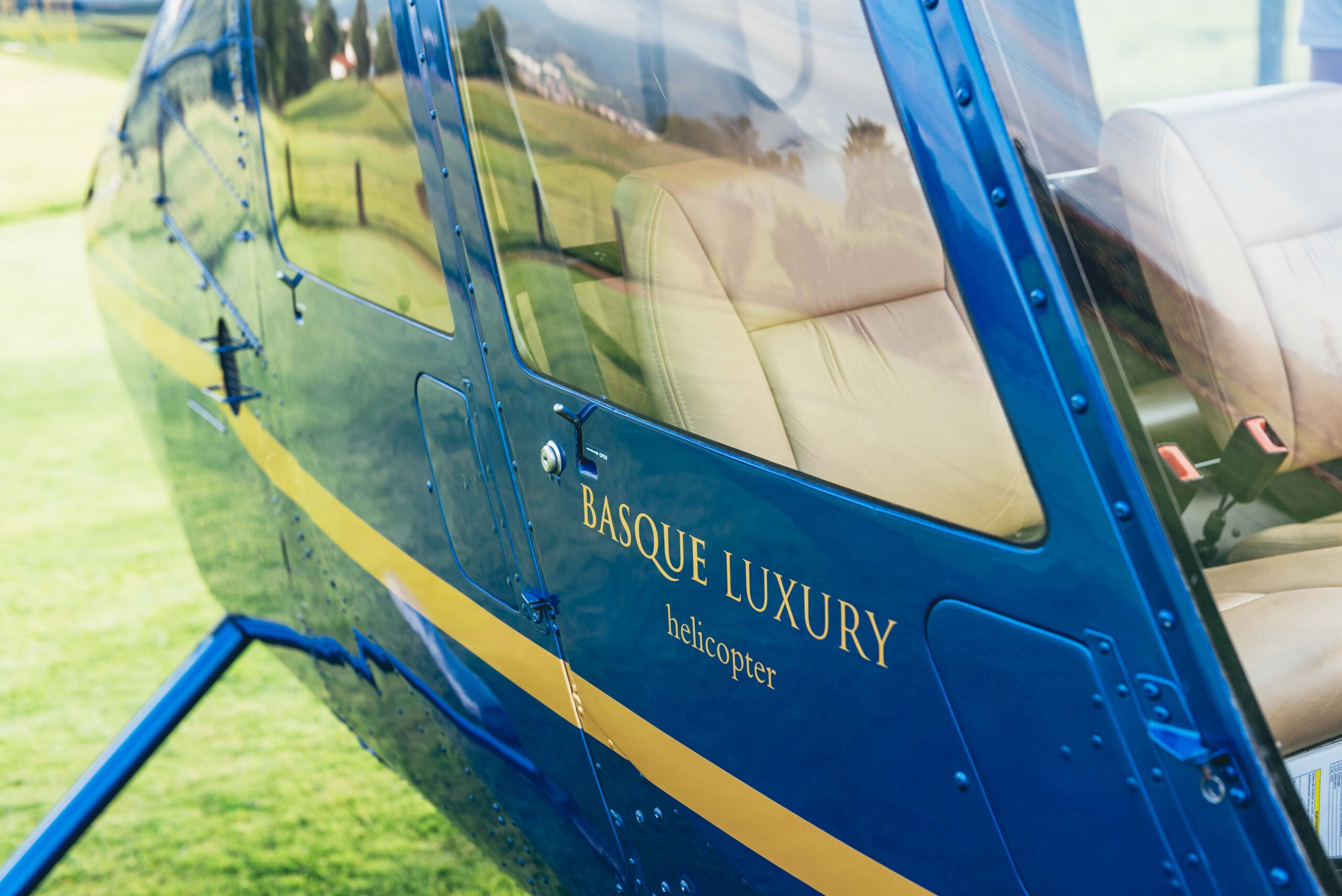 BASQUE LUXURY HELICOPTER: rutas panorámicas, gastronómicas y mucho más