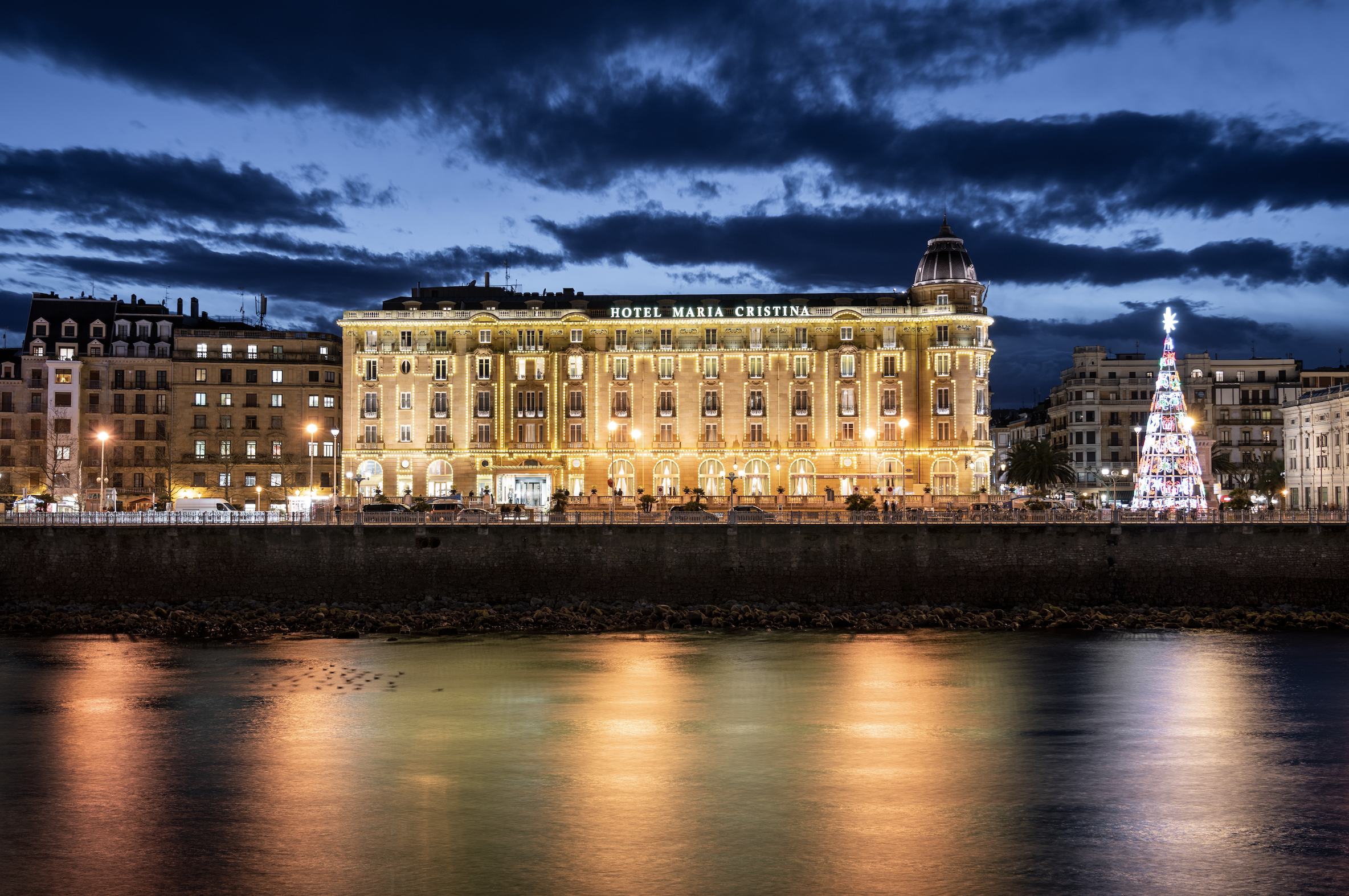 El hotel María Cristina se viste de Navidad