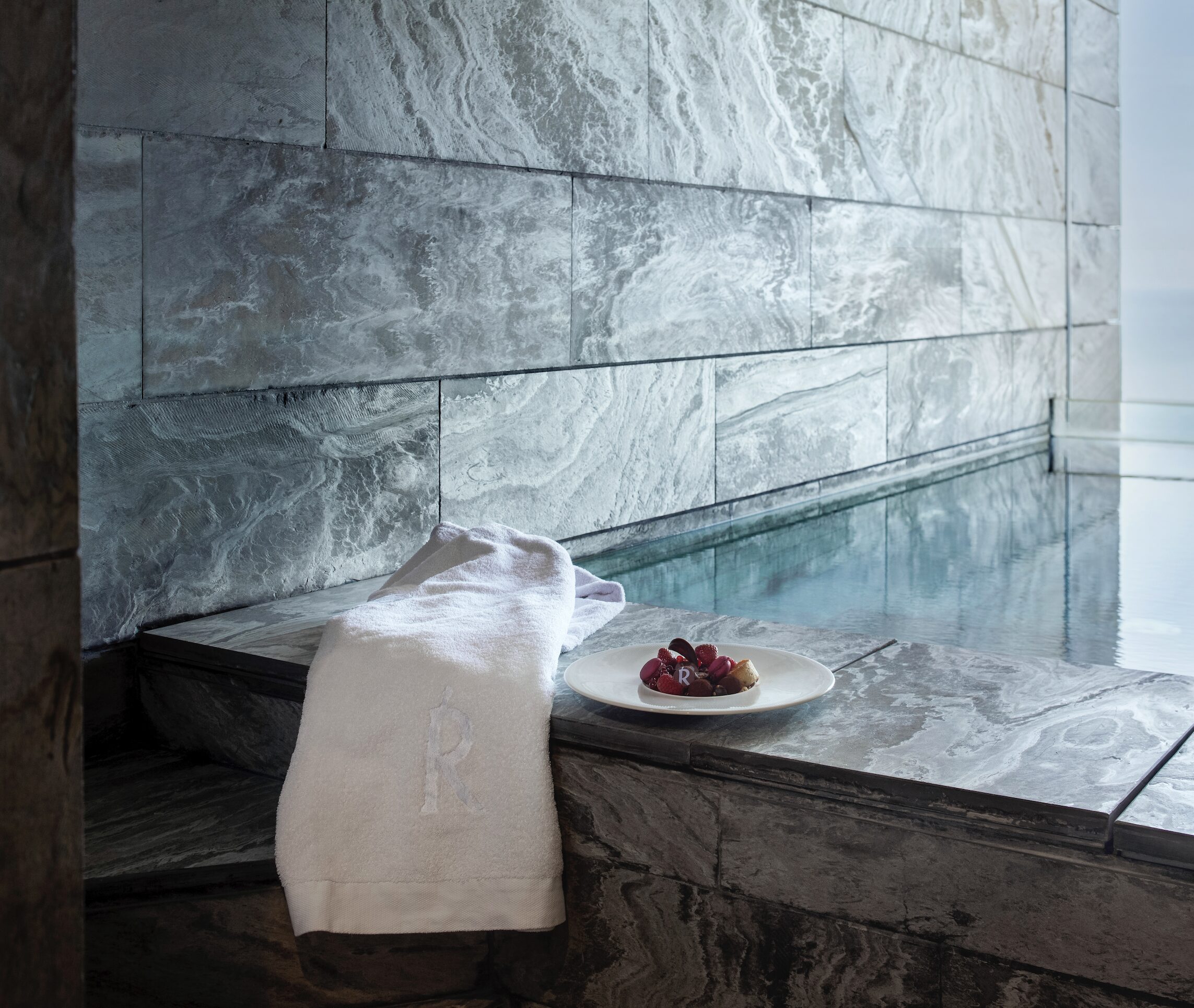 Akelaŕe Ocean Suite: a suite with a private pool and an à la carte breakfast dreamed up by chef Pedro Subijana, holder of three Michelin stars