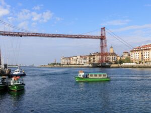 ¿Costa o interior? ¿Una escapada urbana o rural? Esta ruta de carretera descubre todo lo que el País Vasco tiene que ofrecer