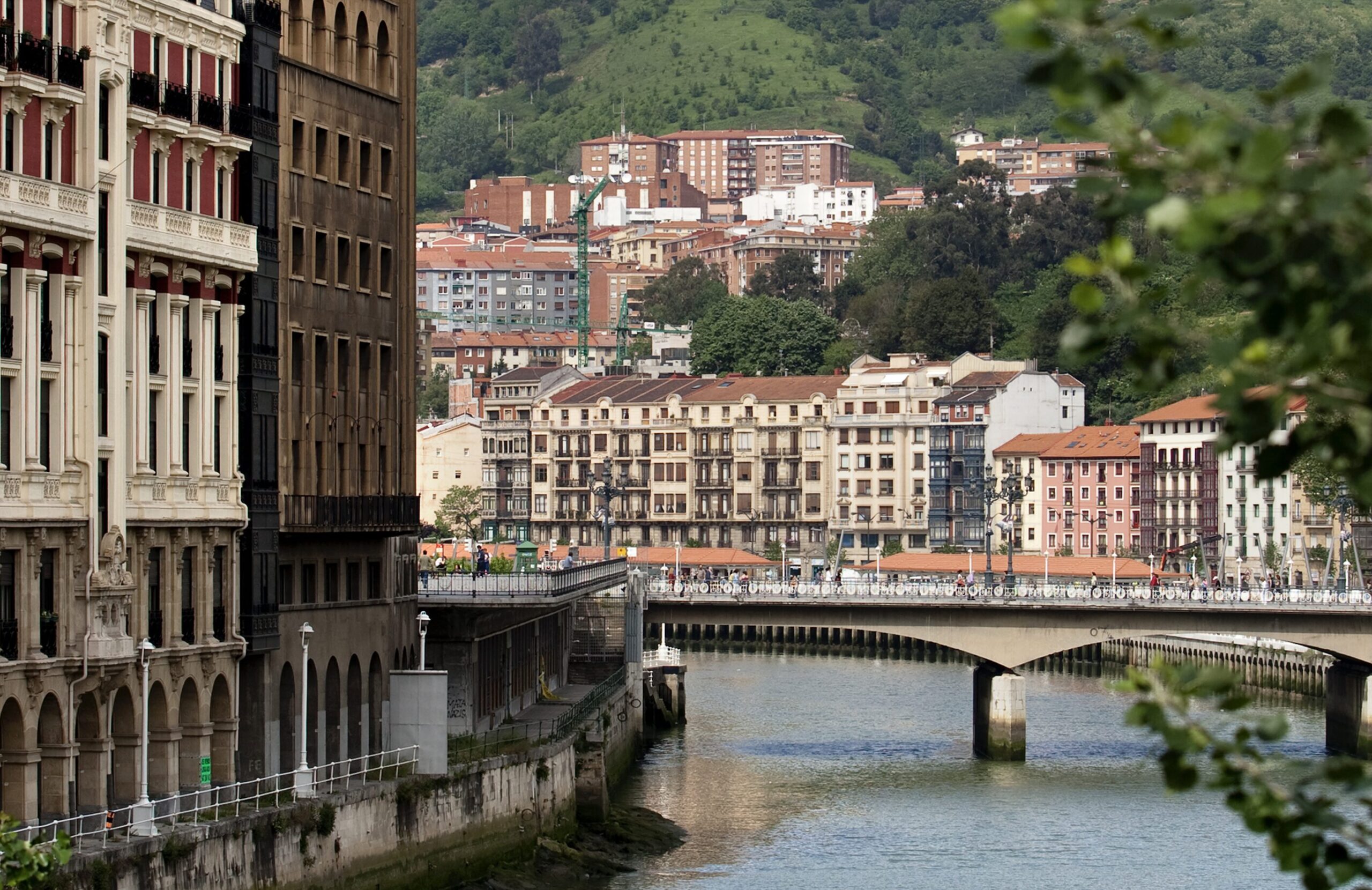 Coast or dry land? An urban getaway or a rural break? This route by road will show you everything that the Basque Country has to offer