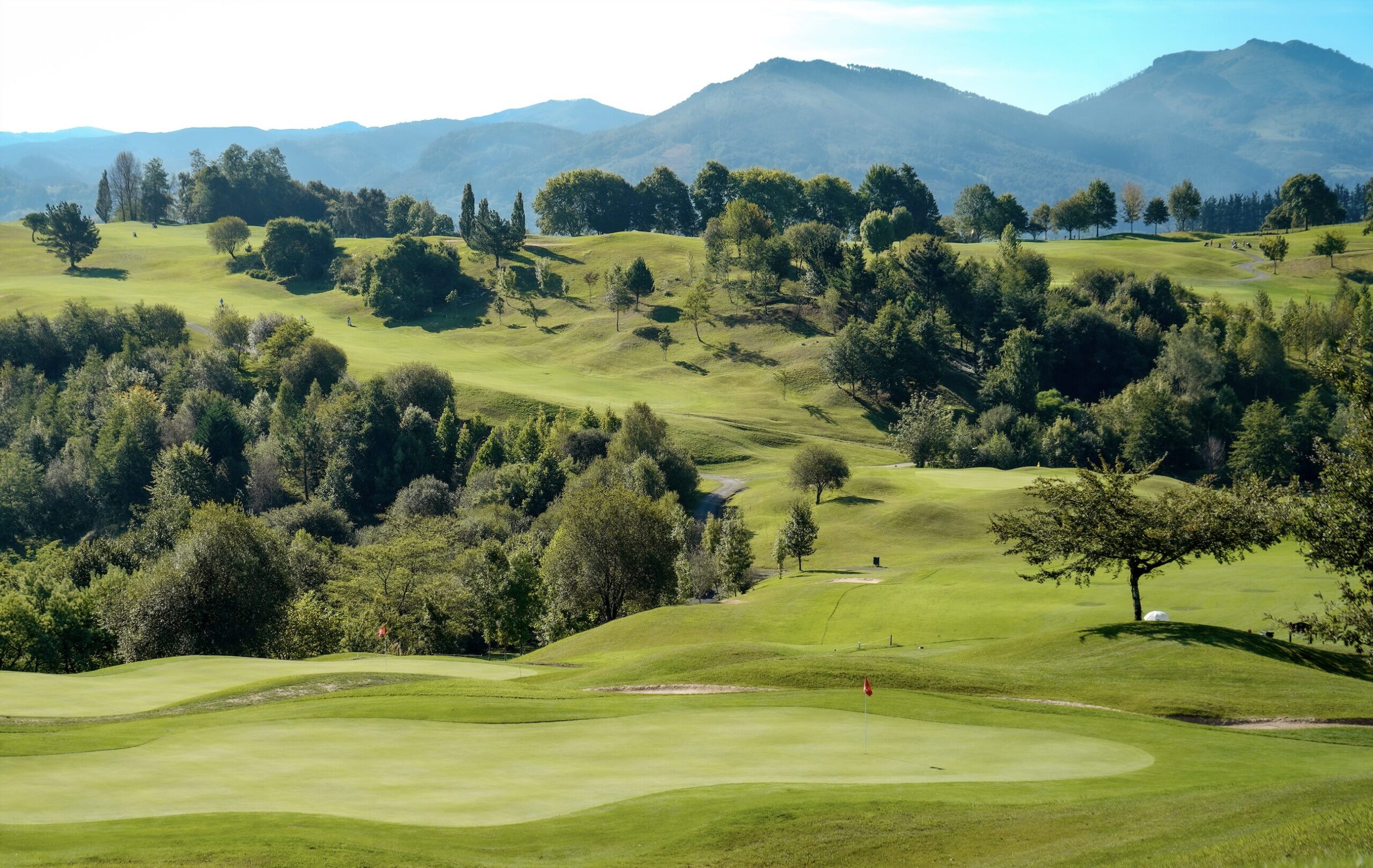 Jon Rahm, José María Olazabal, and Adrián Otaegui tell us about their favorite golf courses in the Basque Country