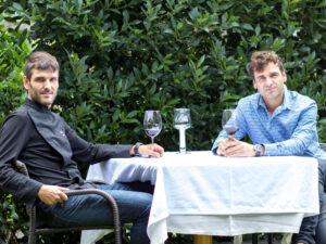 Saltxipi: tres generaciones de la misma familia cuidan desde hace medio siglo las brasas de este templo culinario