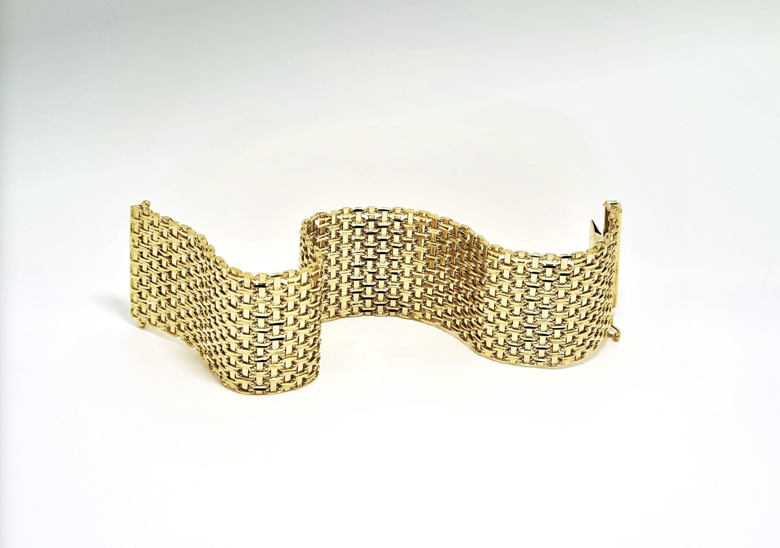 Casa Munoa: a family history of handcrafted jewelry dating back to 1935