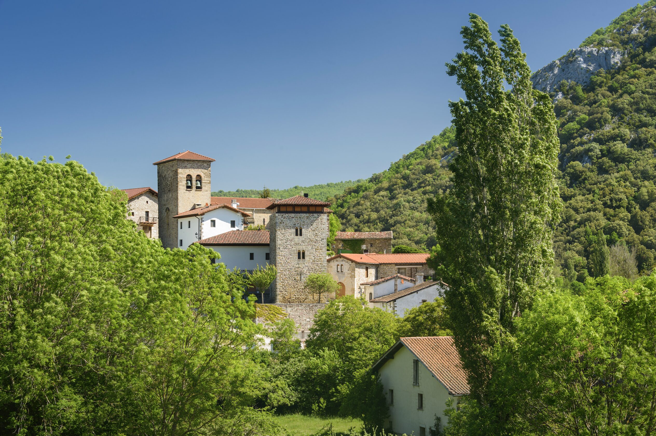 Hotel Rural Torre de Úriz: historia, arquitectura y gastronomía en un entorno natural sin parangón