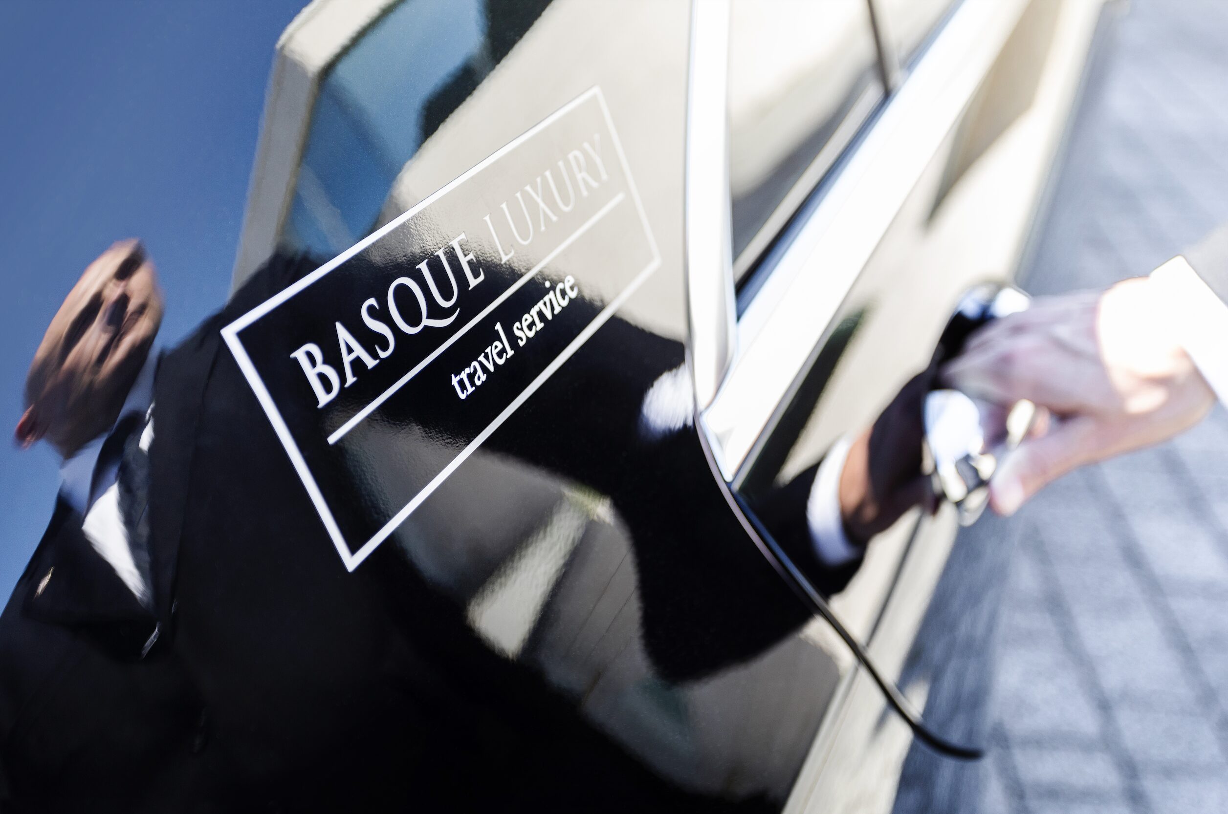 BASQUE LUXURY TRAVEL SERVICE is committed to electrification with the Mercedes Benz EQS 580, the best 100% electric car on the market