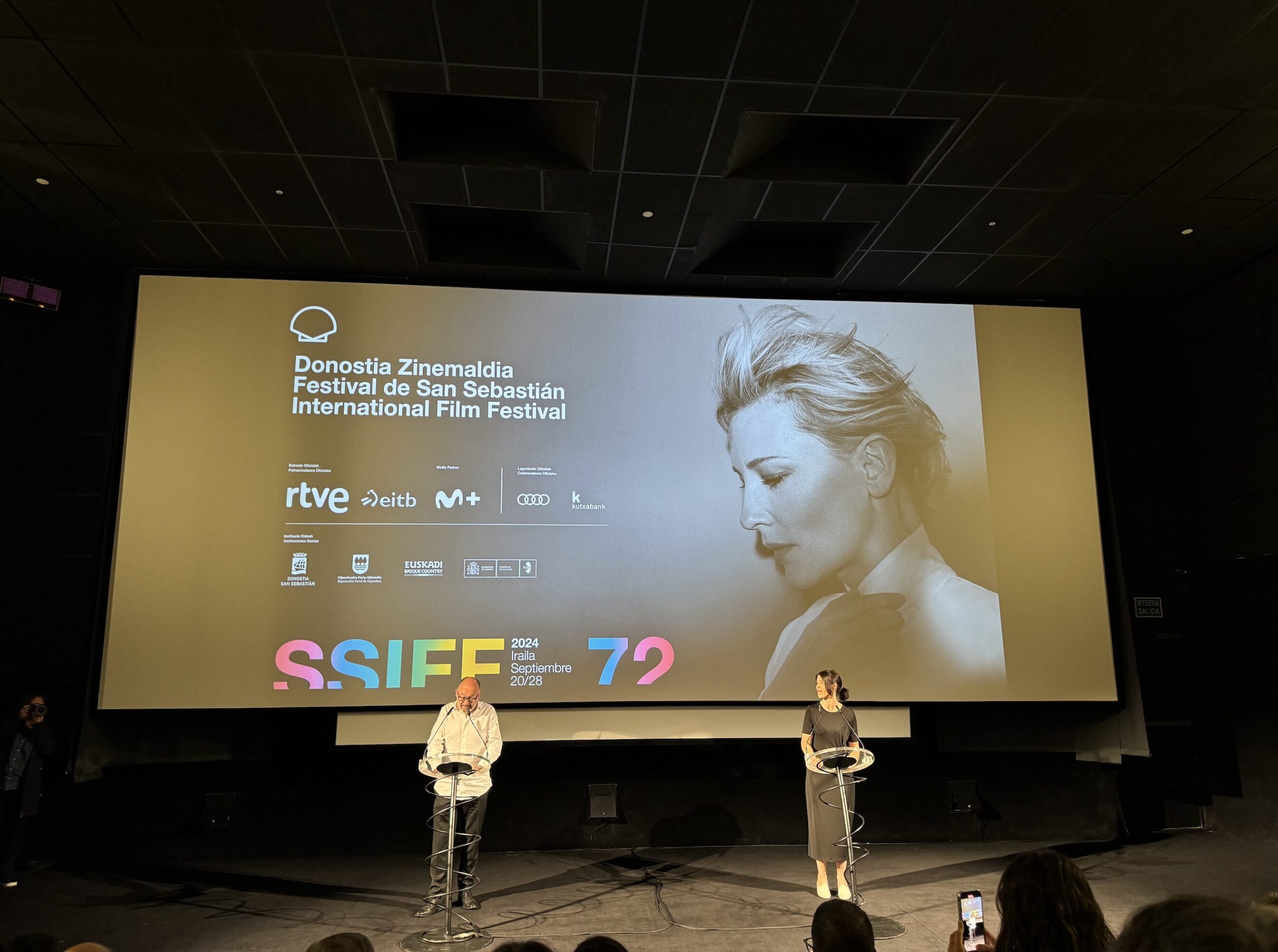 Además de los Premios Donostia Pedro Almodóvar, Javier Bardem y Cate Blanchett, han confirmado su presencia en la 72ª edición del Festival de San Sebastián Pamela Anderson, Monica Bellucci, Jamie Campbell Bower, Johnny Depp, Andrew Garfield, Isabelle Huppert, Noémie Merlant, Ángela Molina, Franco Nero, Lupita Nyong’o, Charlotte Rampling, Will Sharpe y Tilda Swinton