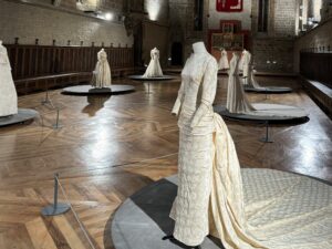 Pamplona acoge la primera exposición de vestidos de novia originales de Cristóbal Balenciaga