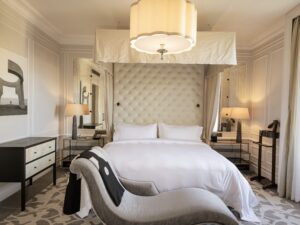 Eduardo Chillida Suite: this new suite at the María Cristina Hotel is designed to represent the artistic universe of the most renowned Basque sculptor