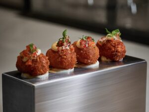 Misura: this restaurant invites diners to discover true market-fresh cuisine in a privileged setting next to the Miramón forest