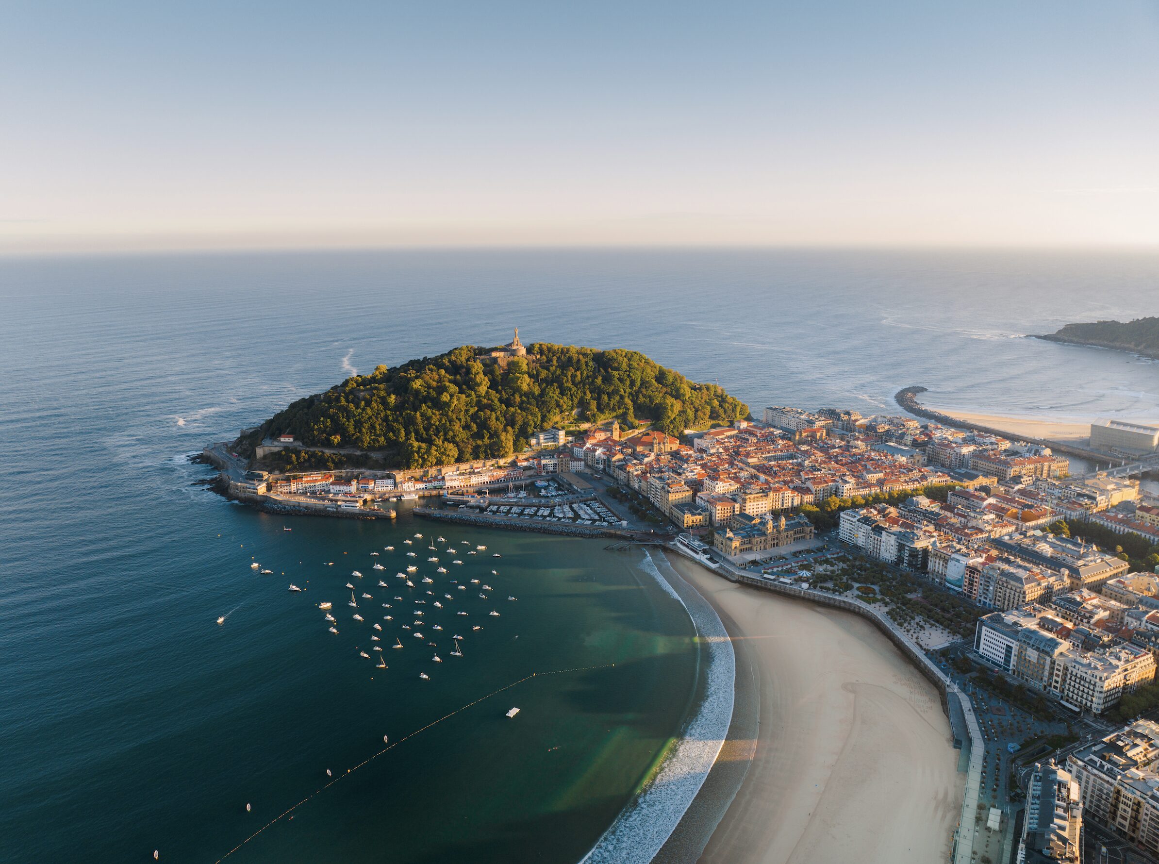 San Sebastián: la ciudad, famosa por su belleza natural, su gastronomía y su agenda cultural, aúna sus mejores recursos bajo el paraguas de San Sebastián Premium