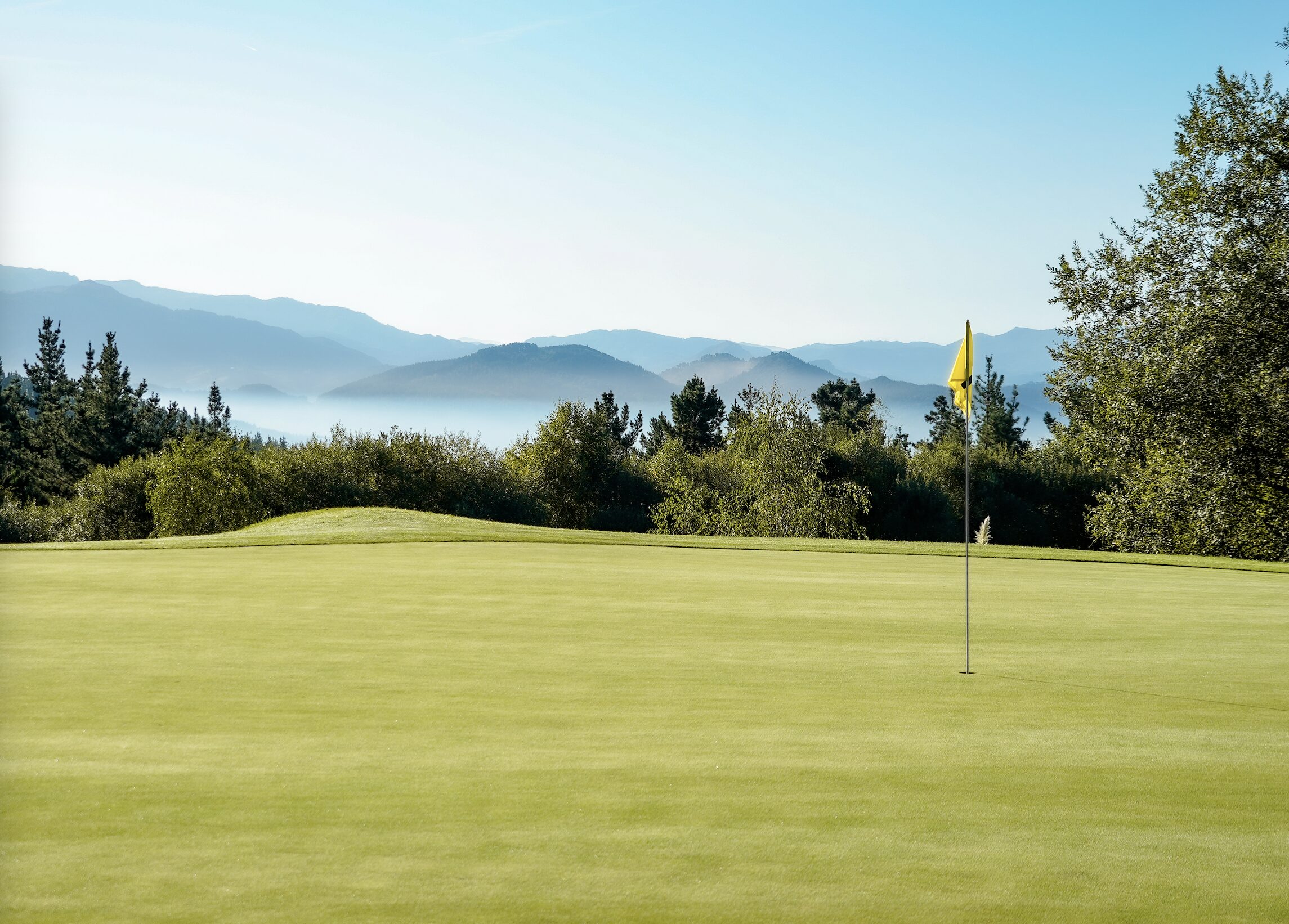 Golf: A Competitive Legacy in a Privileged Setting