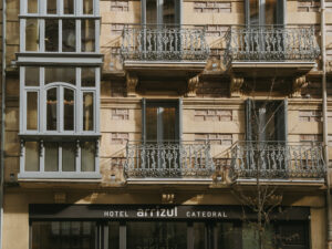 Arrizul: Two Serene Havens Among Conferences and Tides