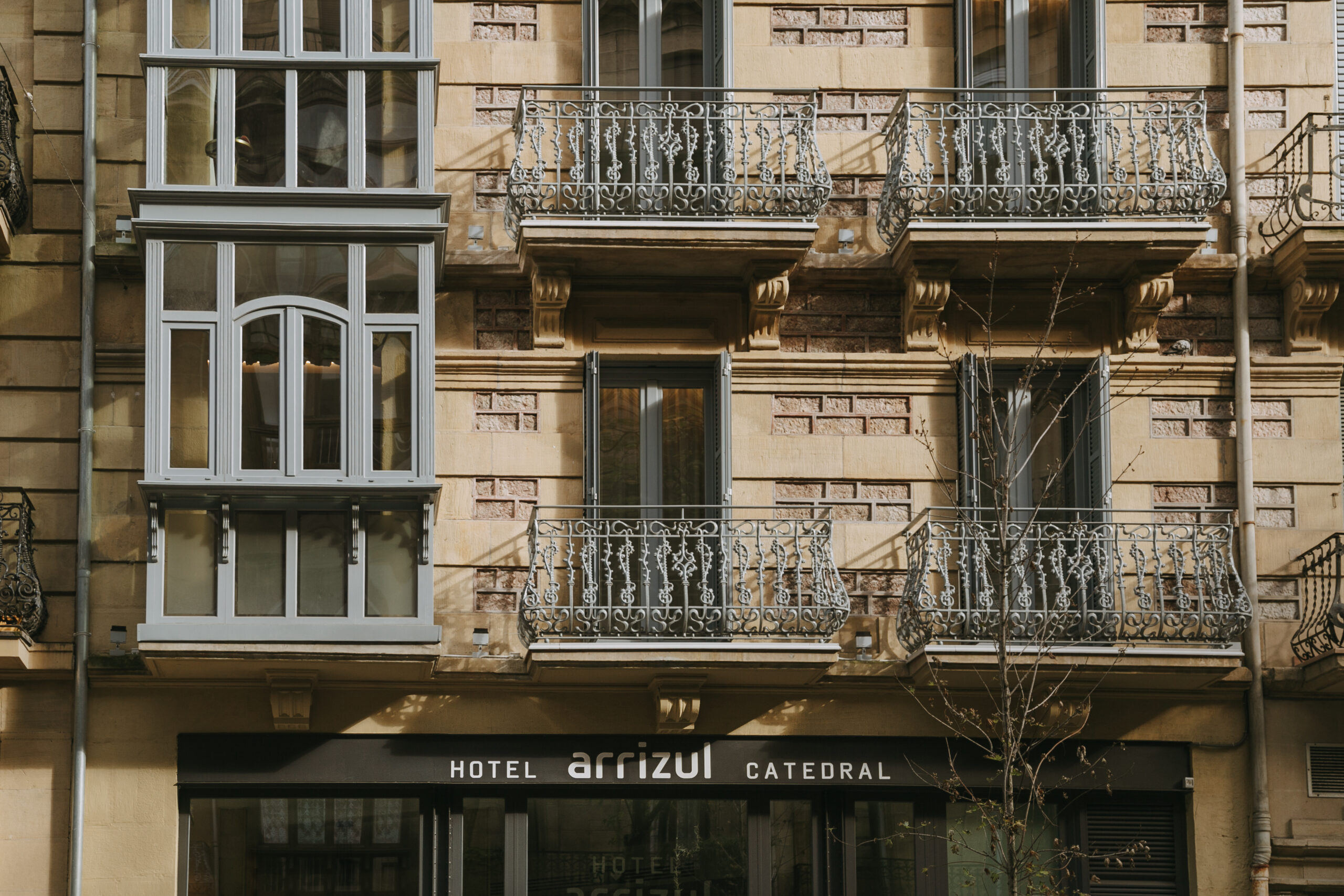 Arrizul: Two Serene Havens Among Conferences and Tides
