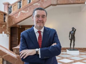 Miguel Zugaza: «Foster tenía el anhelo de buscar un punto de vista elevado, de poner el museo en contacto con el cielo y las montañas circundantes.»
